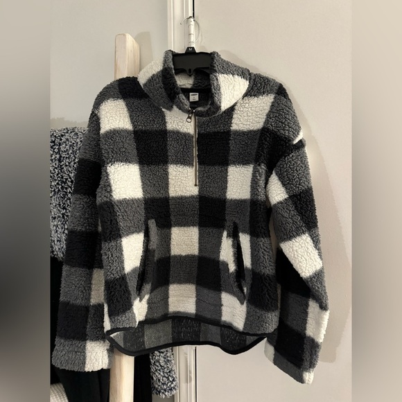 Old Navy Tops - Checkered Old Navy Sherpa